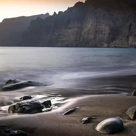 Black * Puerto de Santiago (Tenerife)